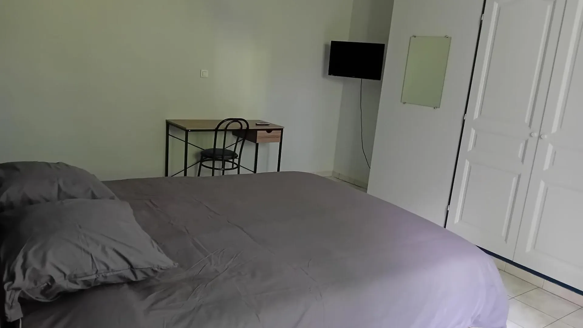 Gite A Partager Chambre Pour 1 A 2 Personnes Cruis Apartment
